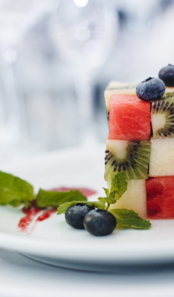 Photo d'une assiette de fruits au Grand hôtel et son restaurant à Évaux-les-Bains
